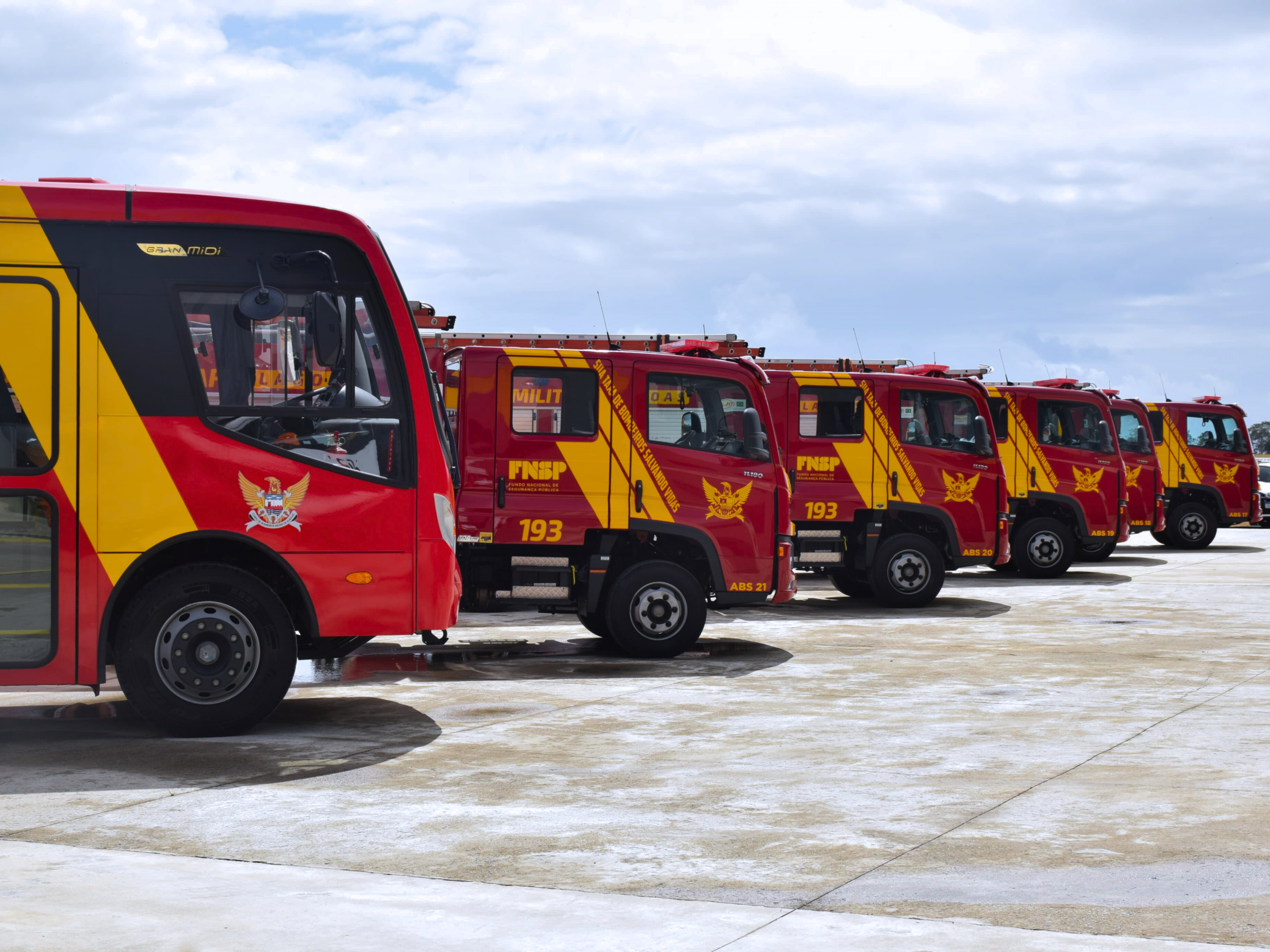 Corpo de Bombeiros recebe novos veículos e equipamentos que reforçarão segurança em Alagoas