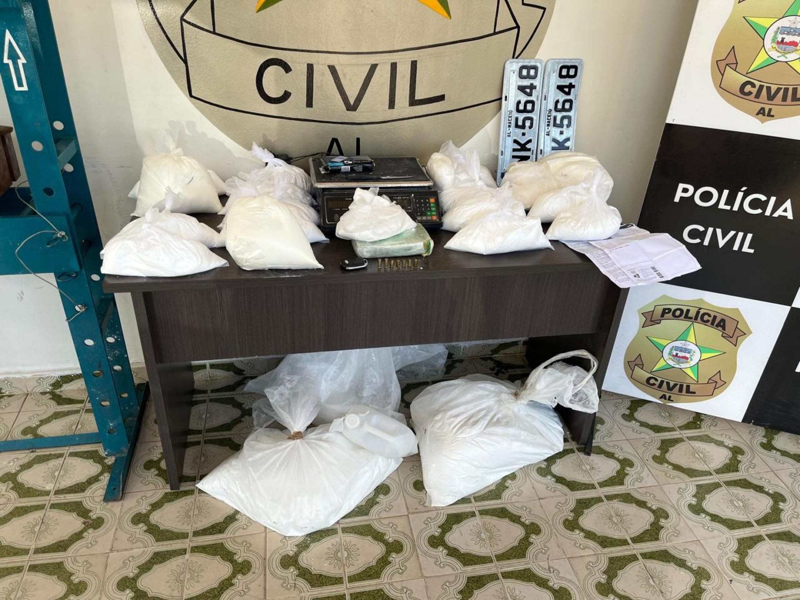 Polícia Civil apreende mais de 40 kg de drogas e desmantela laboratório clandestino em Arapiraca