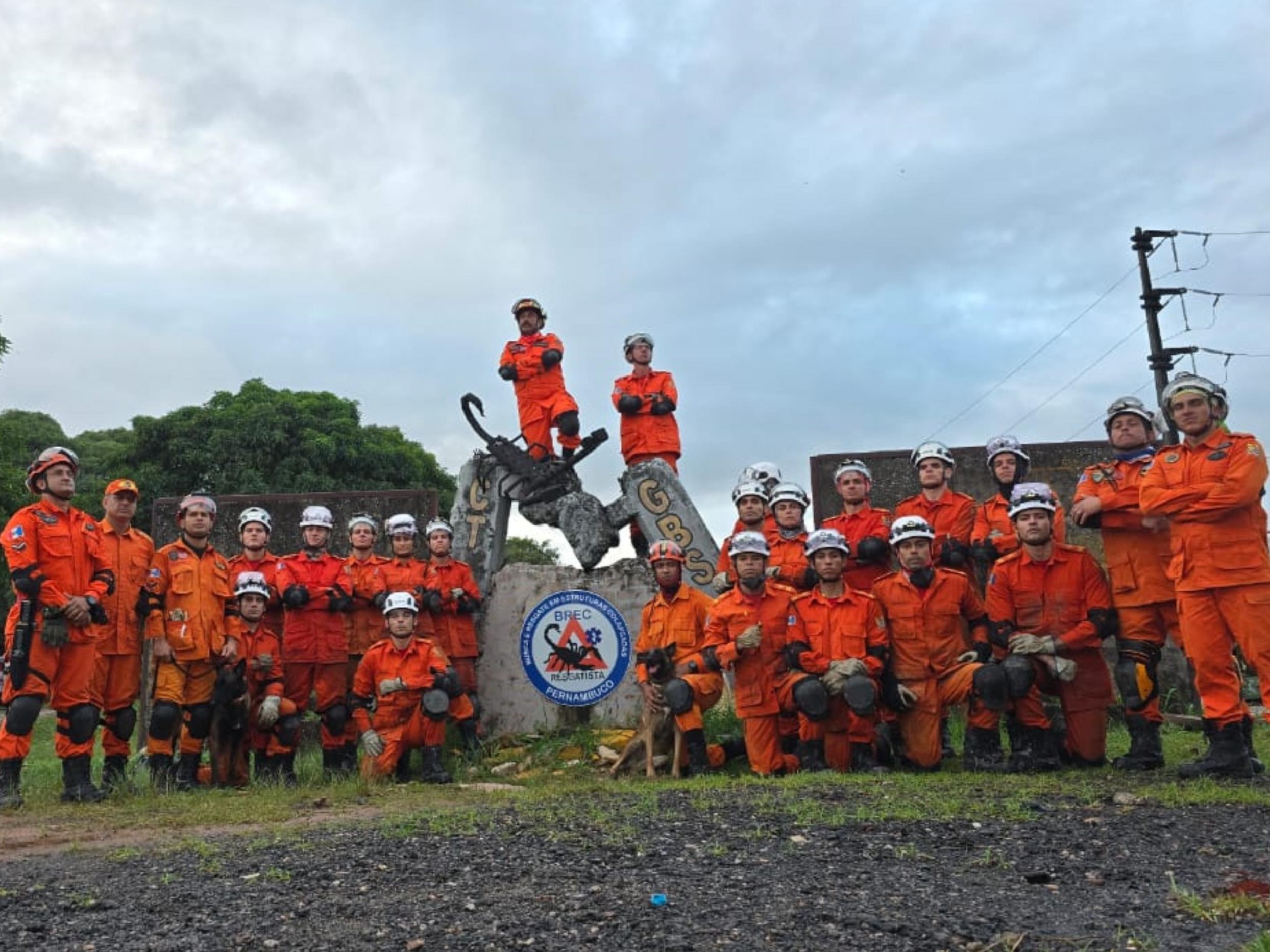 Cadetes do Bombeiros visitam Grupamento de Busca e Salvamento em Recife para instrução em estruturas colapsadas