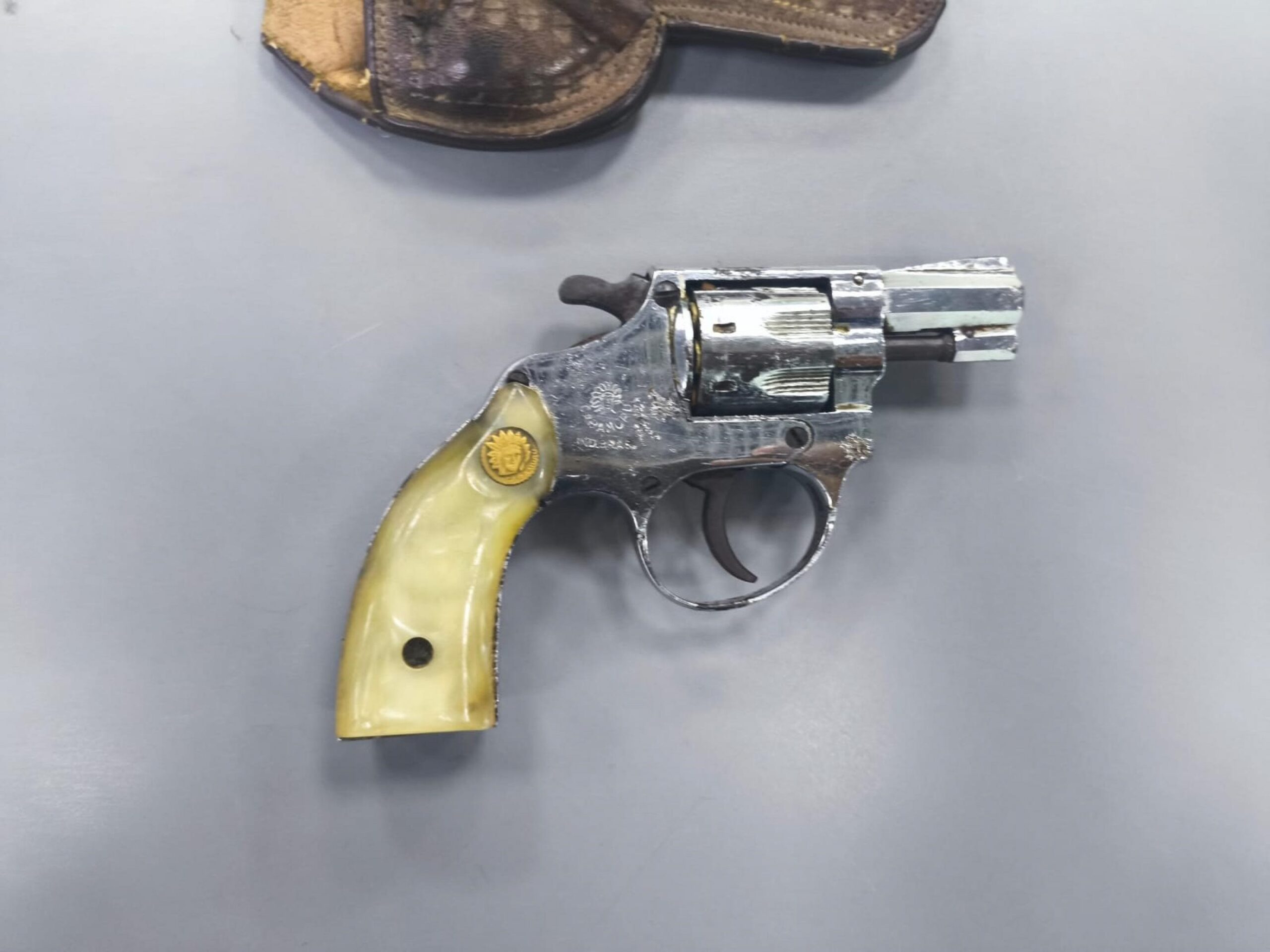 Jovem é flagrado com arma de fogo no aeroporto Zumbi dos Palmares