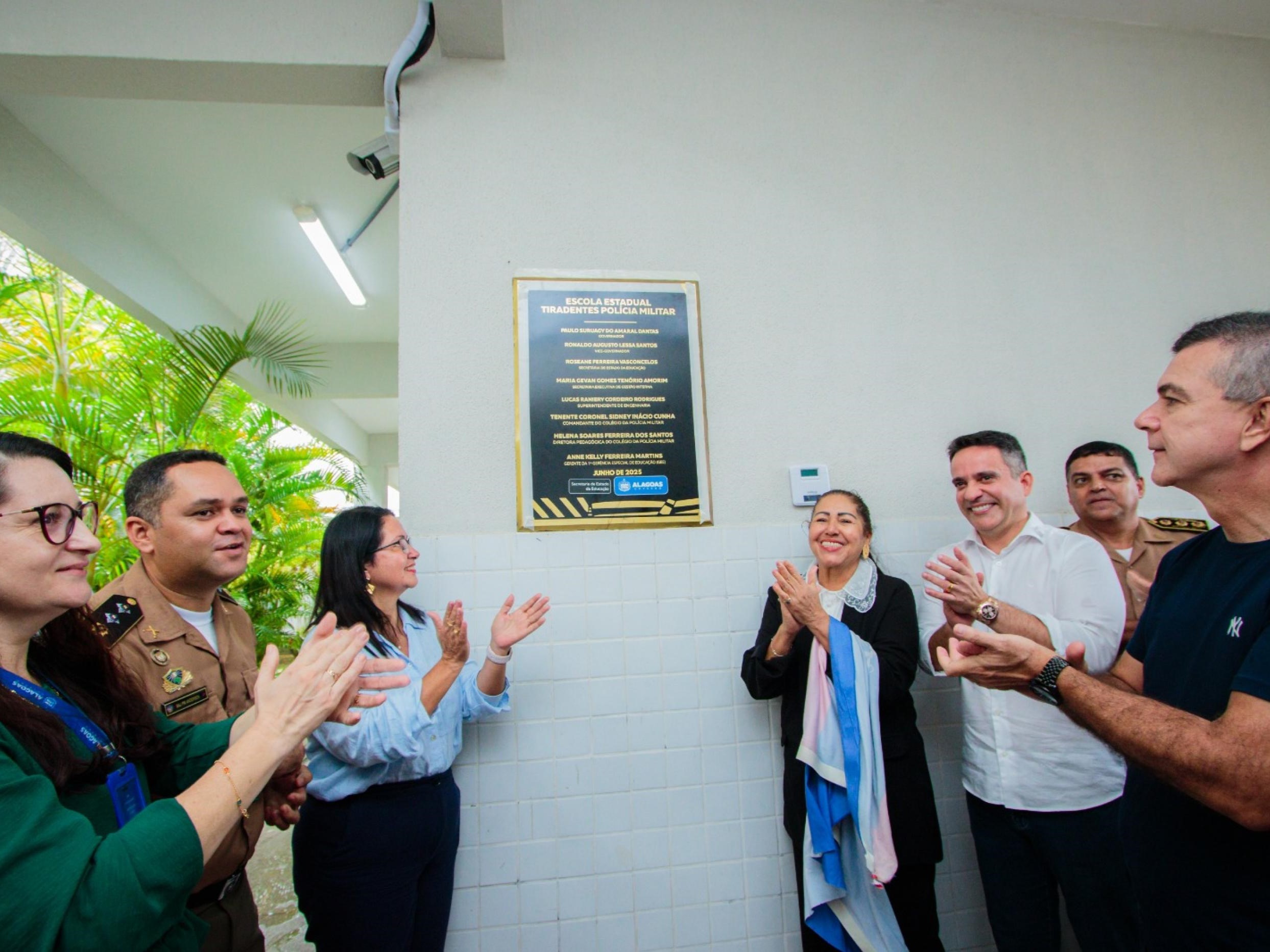 Paulo Dantas entrega reforma do Colégio Tiradentes e 15 novos ônibus escolares