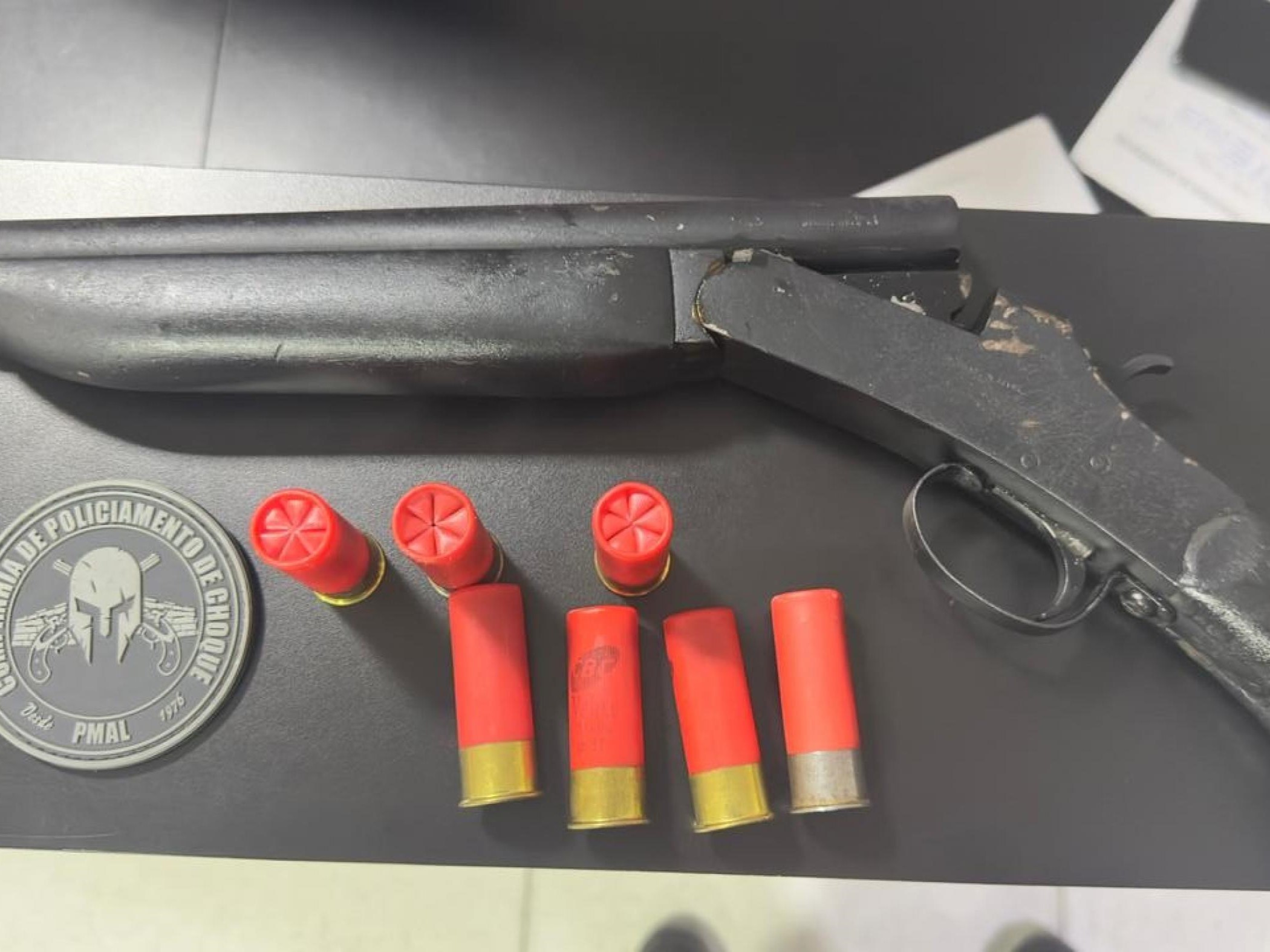 PM retira armas e drogas das ruas em ações na Região Metropolitana