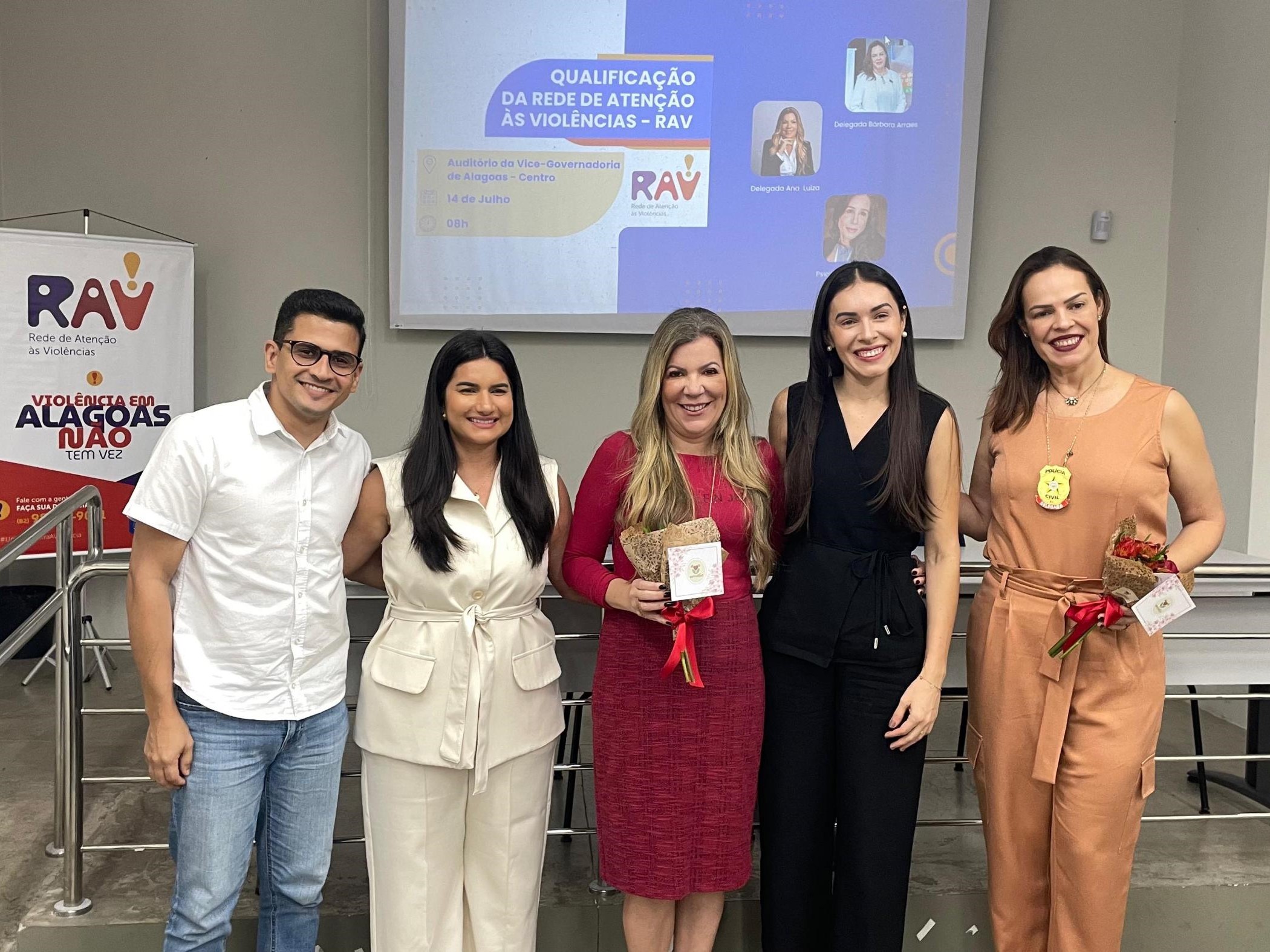 Delegadas da Polícia Civil reforçam importância do acolhimento humanizado em evento da RAV