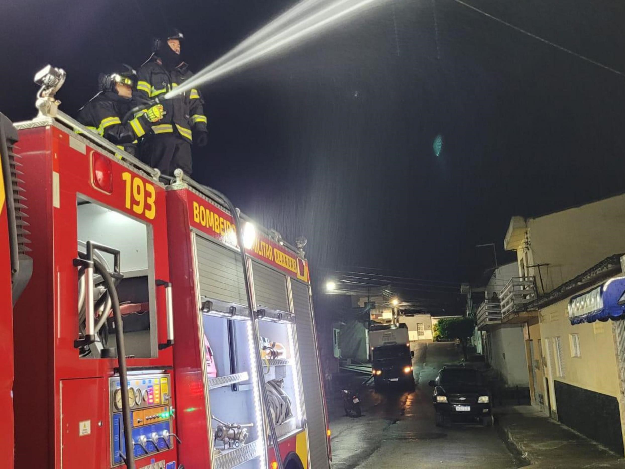 Bombeiros atendem a princípios de incêndio em Paripueira e Japaratinga