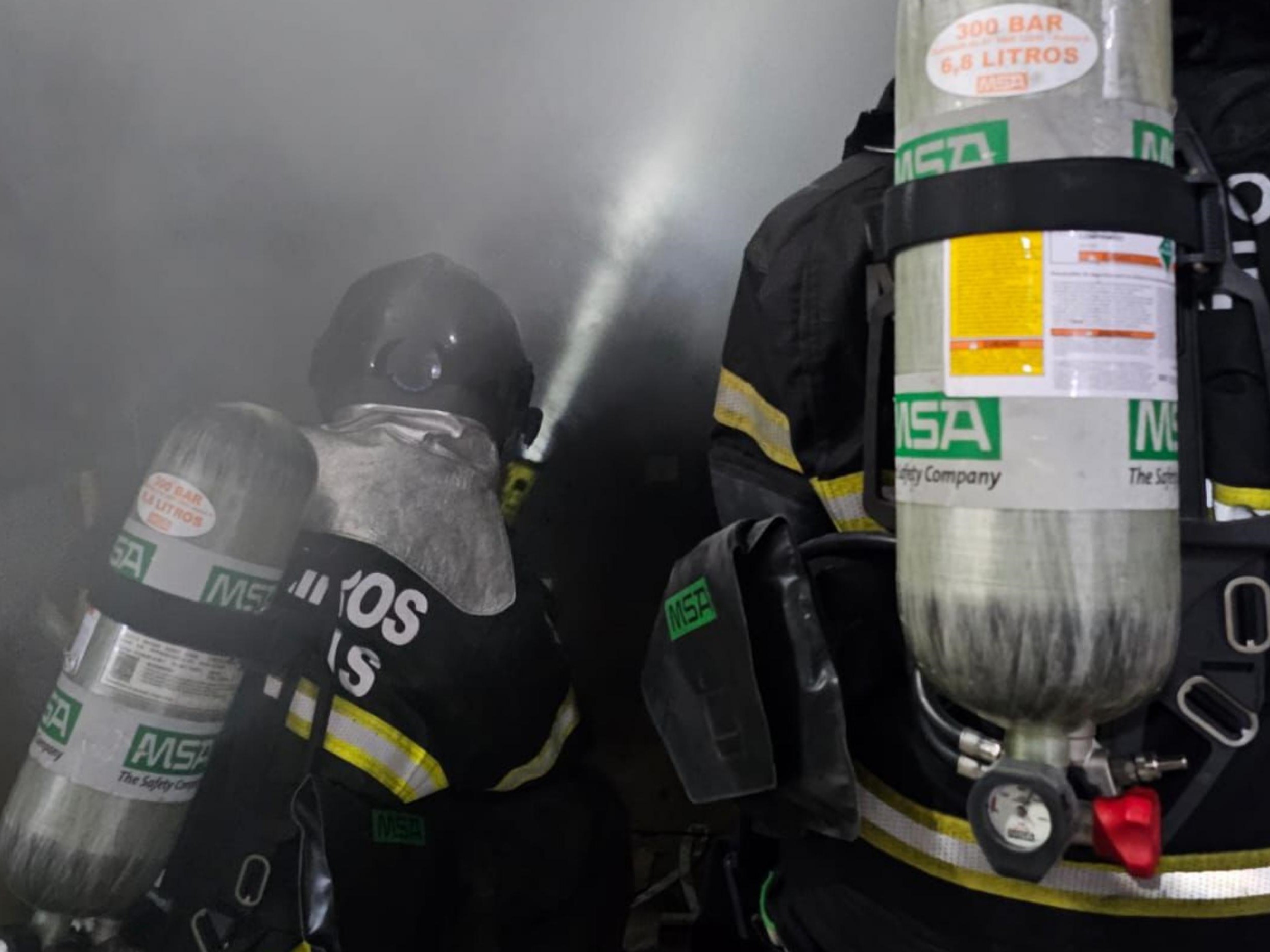 Bombeiros controlam incêndio na Maternidade Santa Mônica