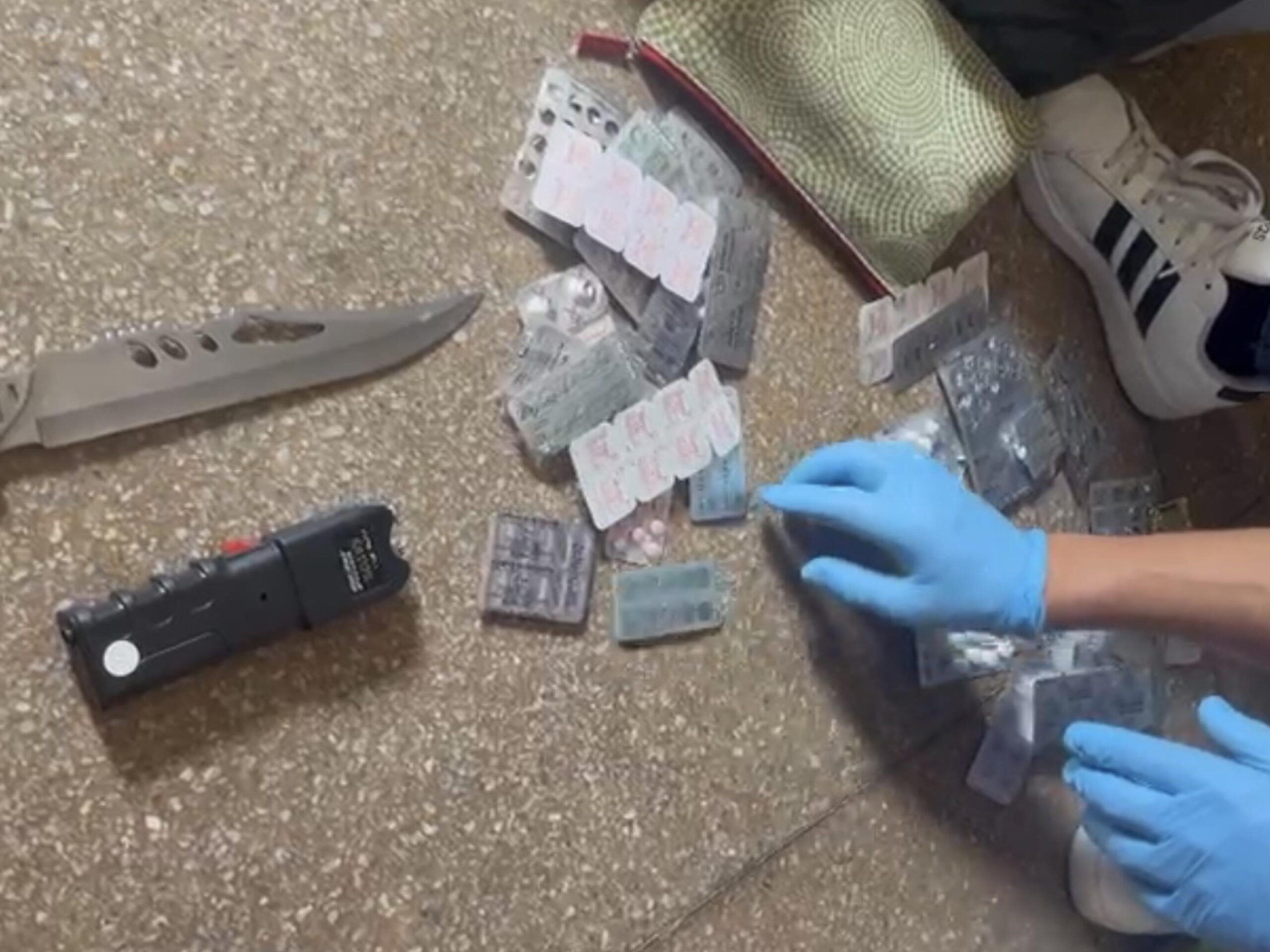 Caso Claudia Pollyane: Polícia Civil apreende medicamentos controlados em residência ligada a clínica investigada