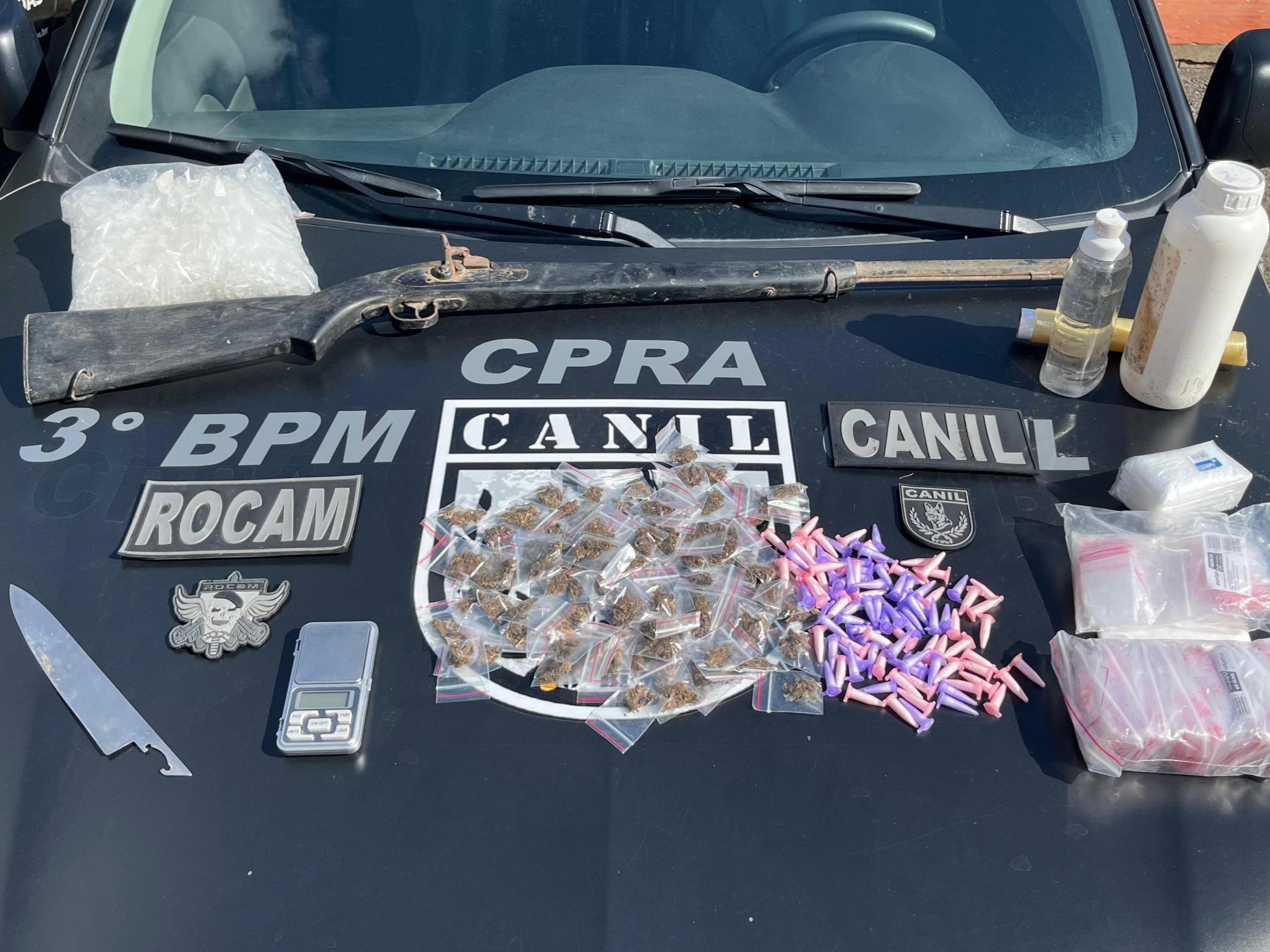 PM apreende duas armas de fogo, drogas e munições em Arapiraca