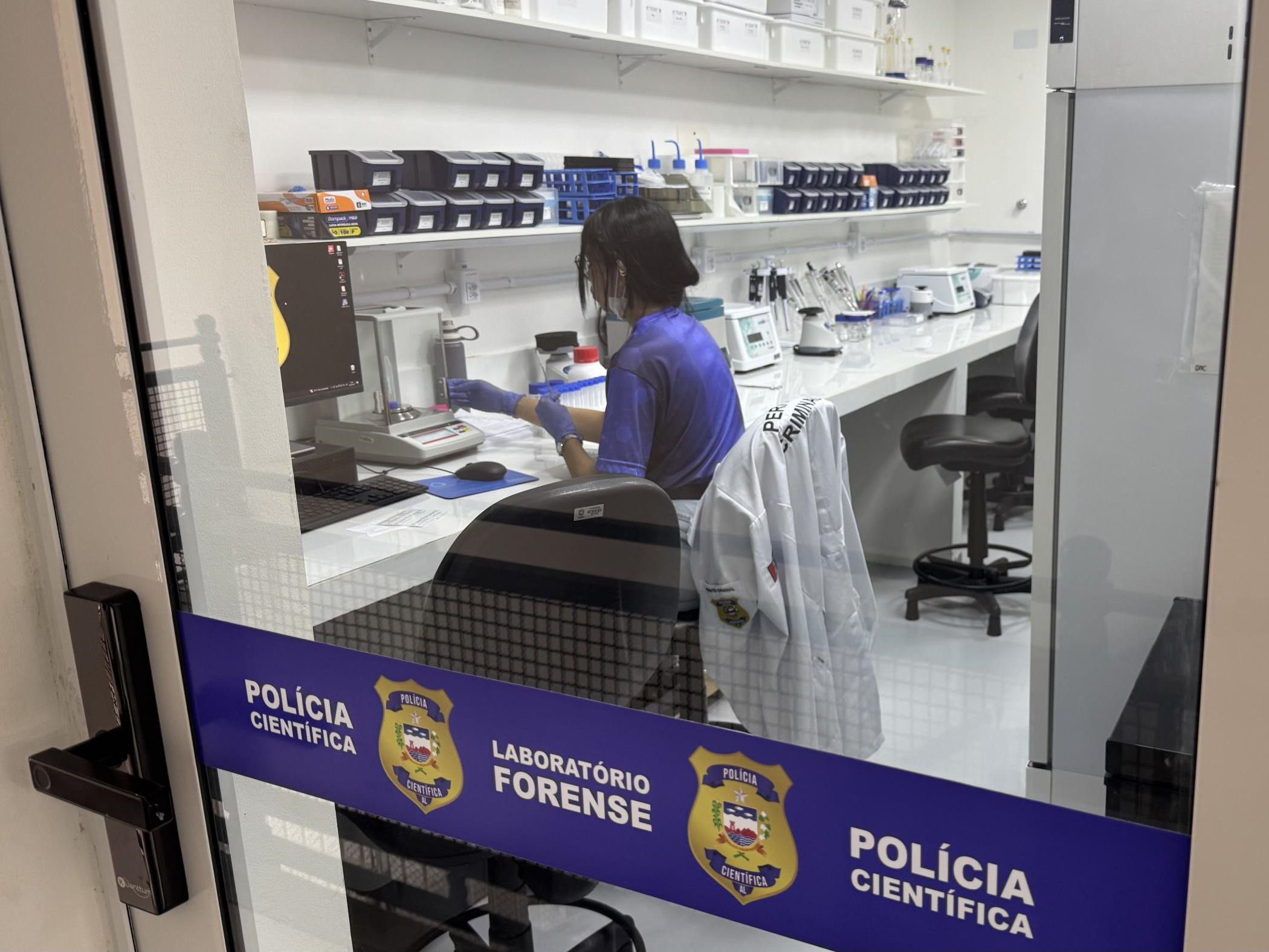 Polícia Científica de Alagoas revela múltiplas substâncias em amostras biológicas de Claúdia Pollyanne