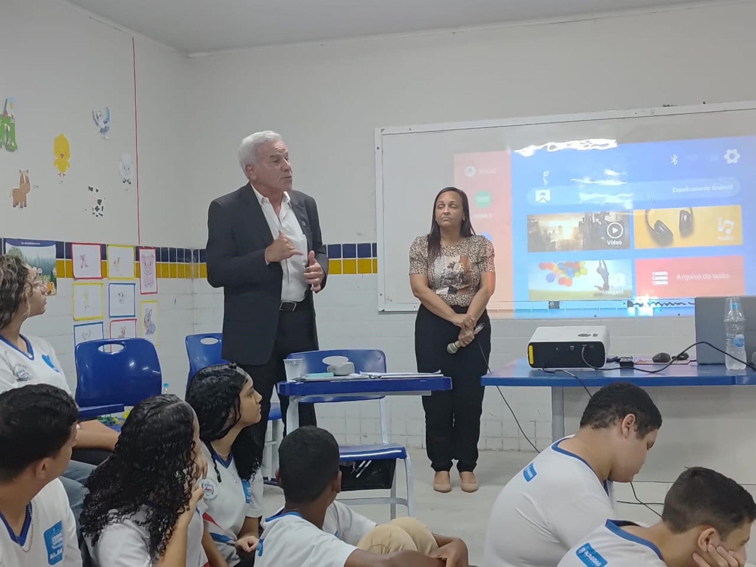 Polícia Civil promove palestra sobre bem-estar animal para estudantes do ensino médio em Maceió
