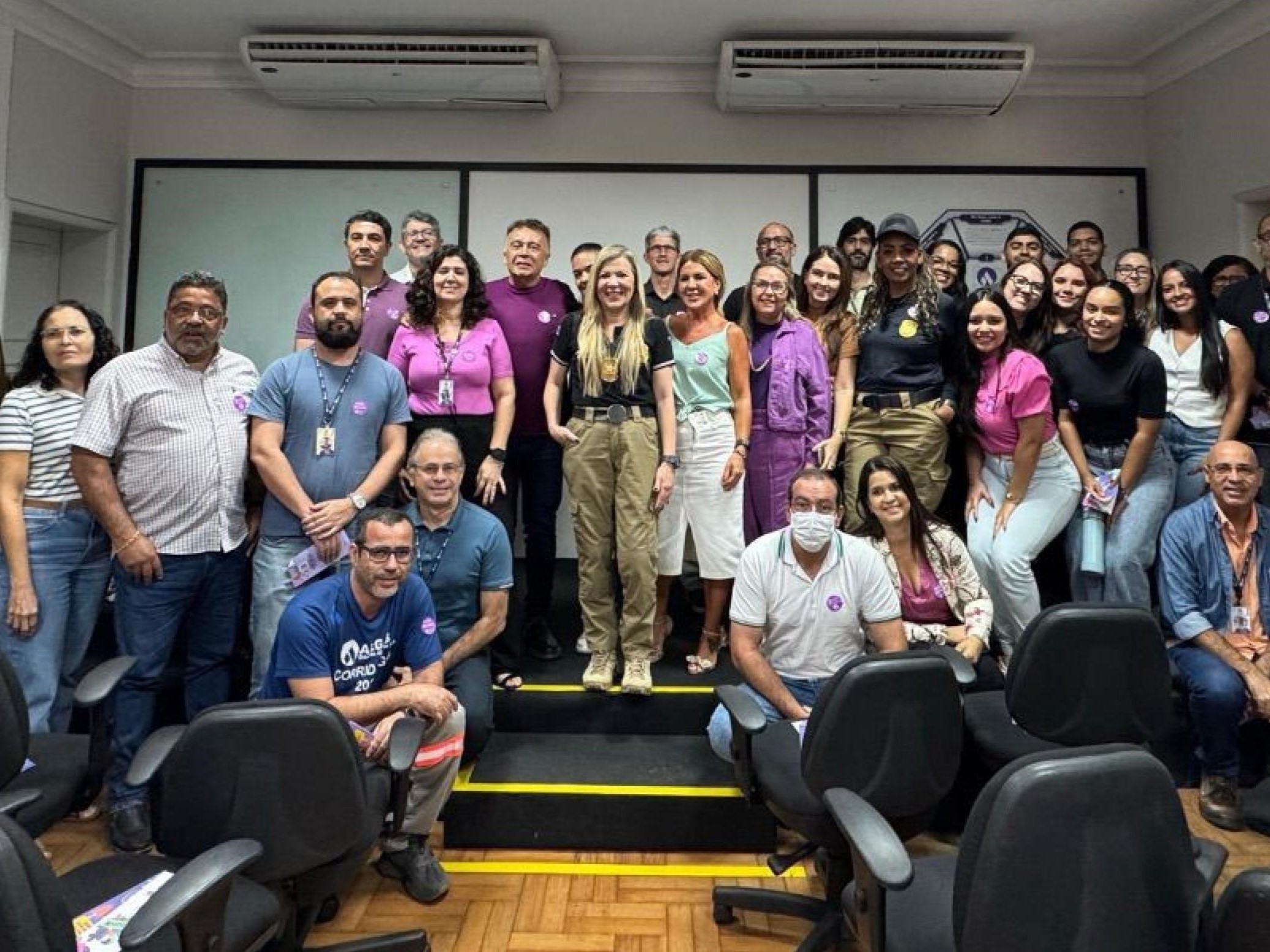 Delegada palestra para funcionários da Algás sobre violência contra a mulher