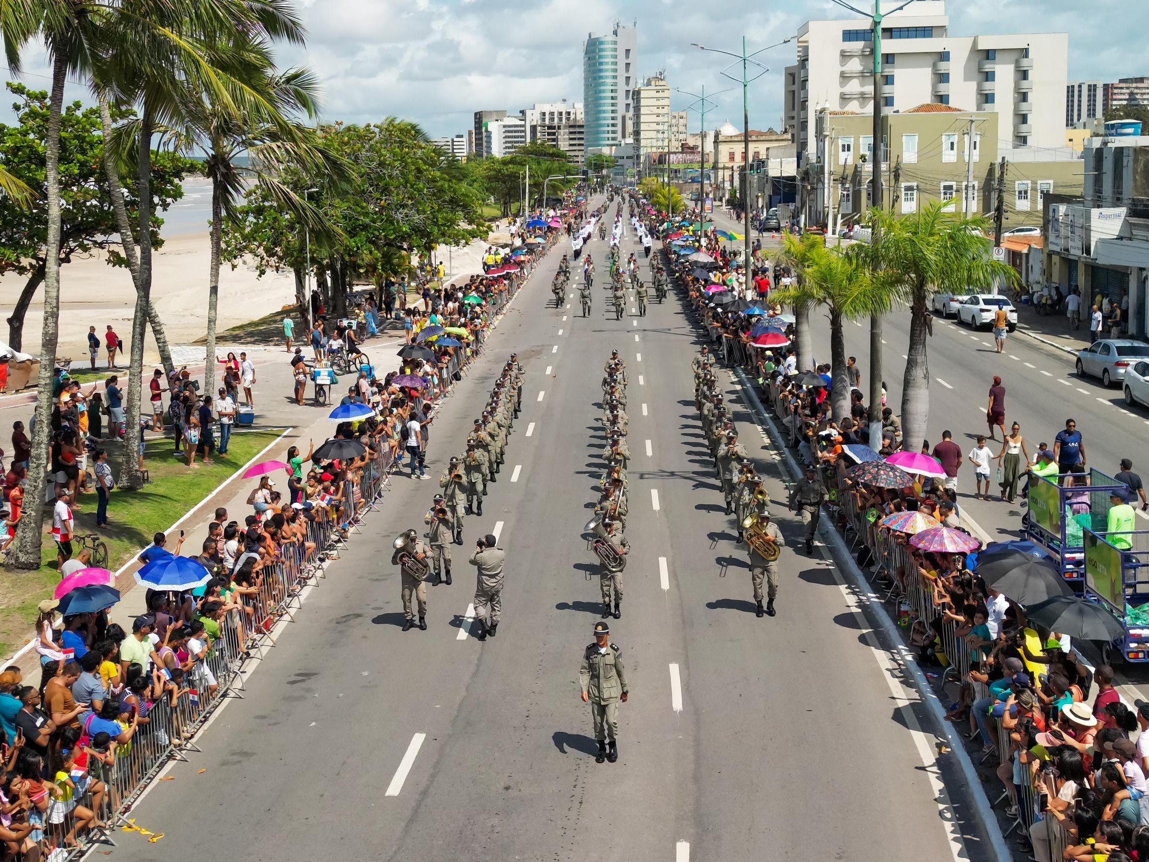 Desfile do 7 de Setembro reúne centenas de pessoas no Jaraguá