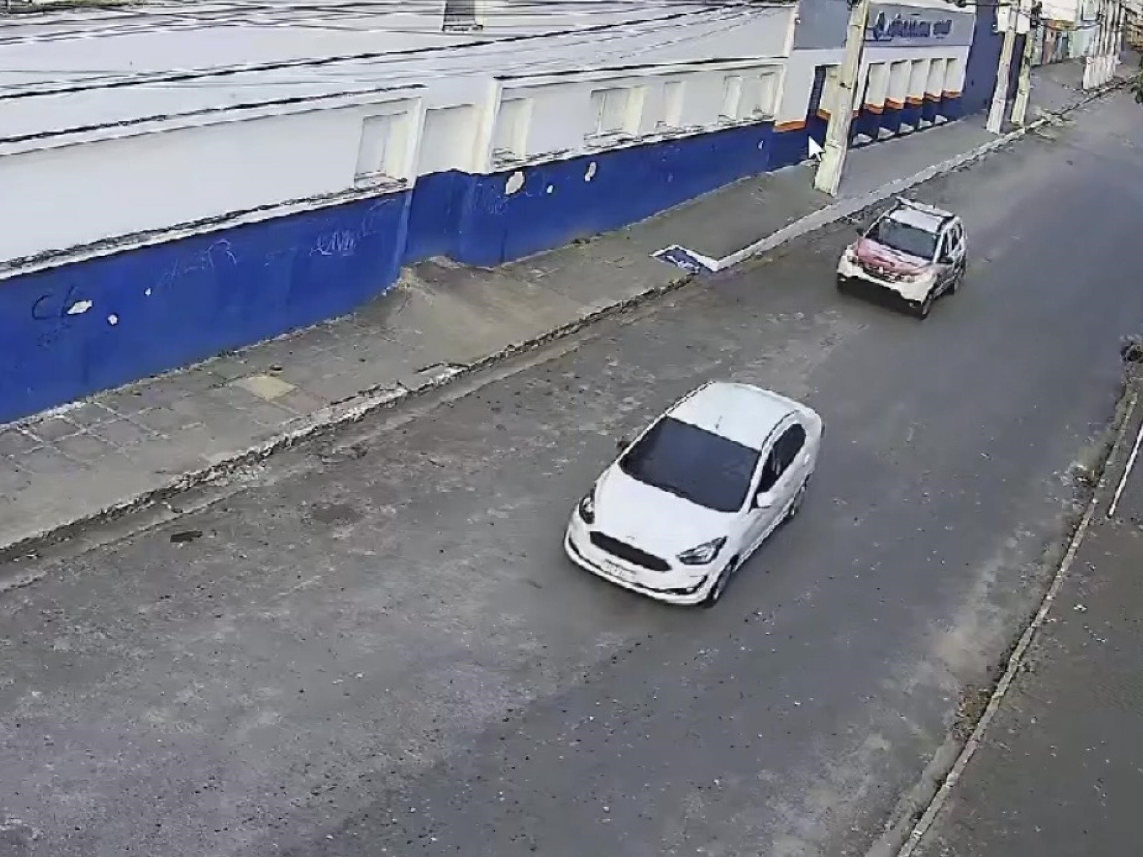 Ação integrada da PM localiza carro roubado e prende suspeitos no Centro de Maceió