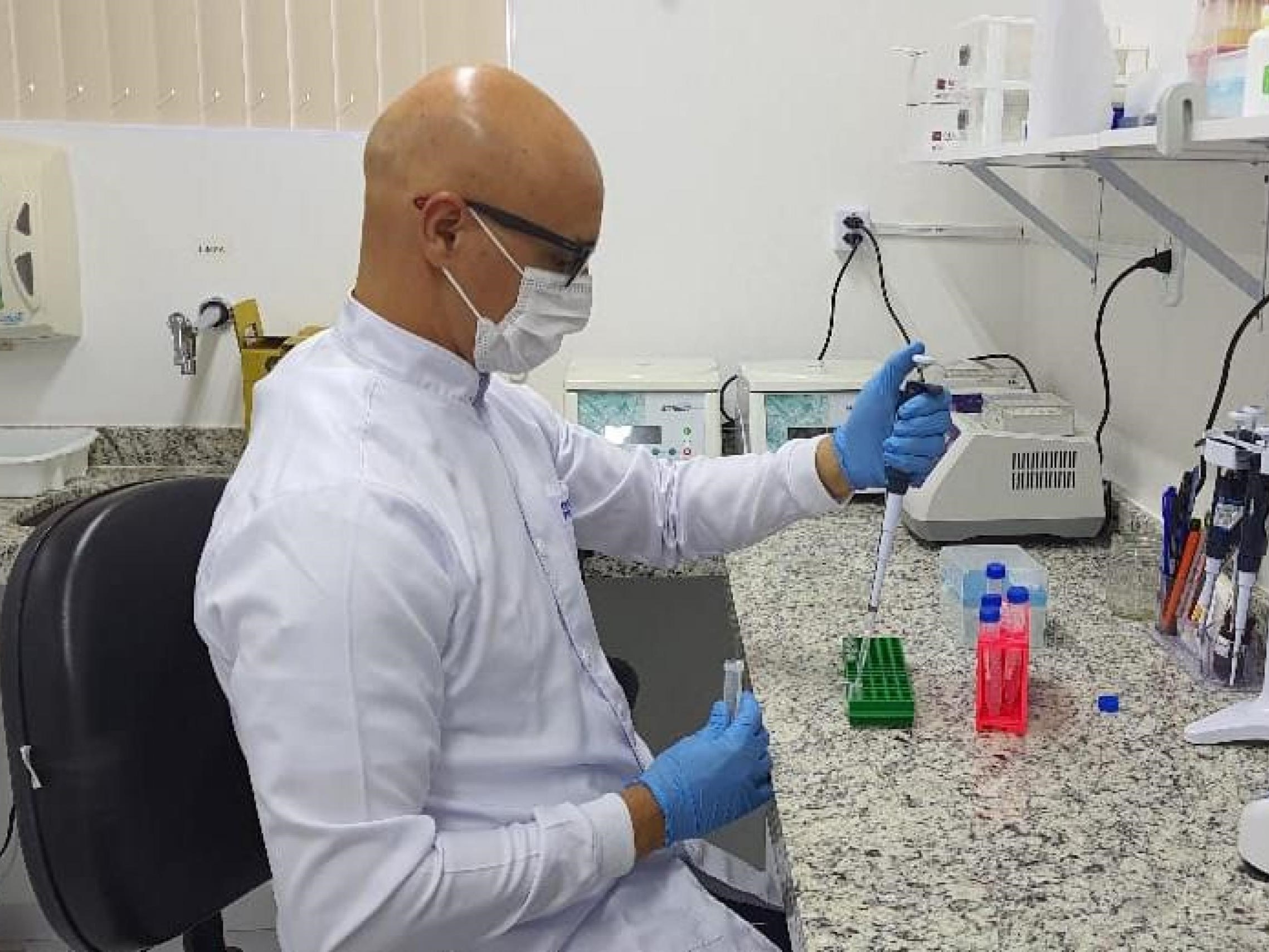 Polícia Científica identifica vítima carbonizada em caminhonete por meio de exame de DNA