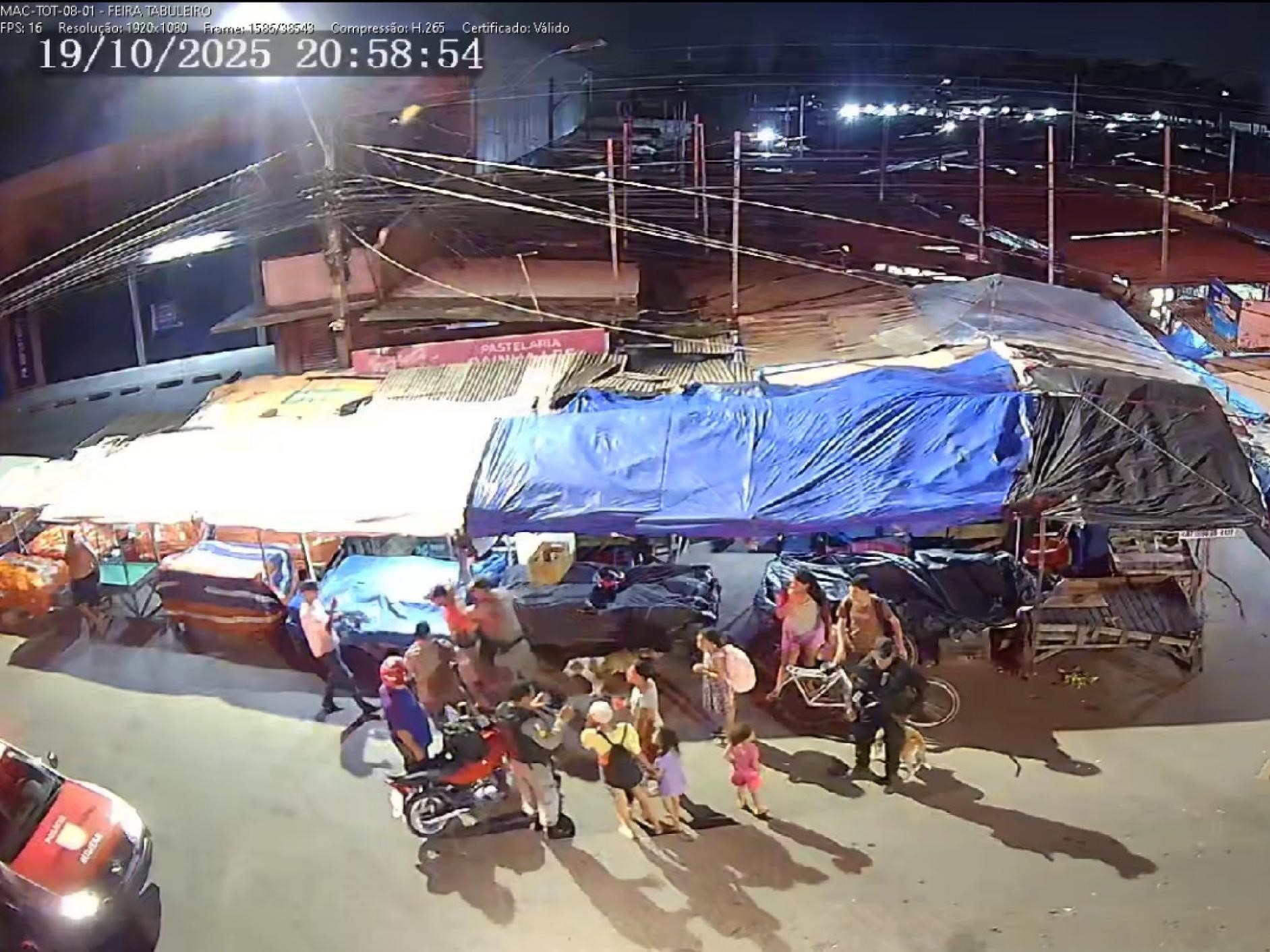 Totem de videomonitoramento flagra agressão contra mulher na Feirinha do Tabuleiro