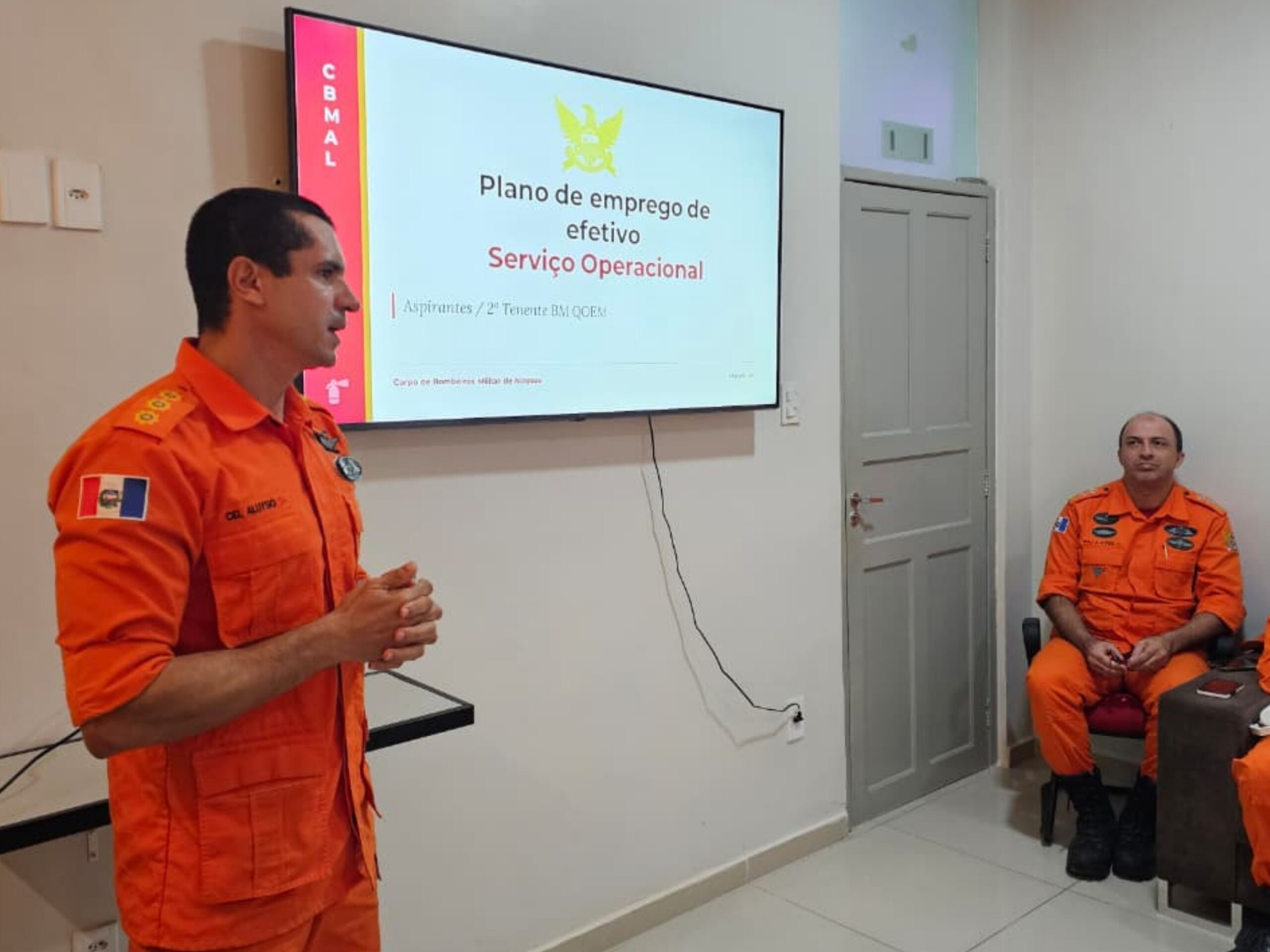 Corpo de Bombeiros de Alagoas alinha estratégias operacionais em reunião no comando geral
